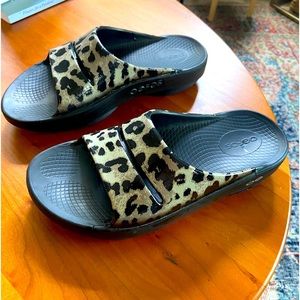 Oofos cheetah print women's 7.5/Euro 38